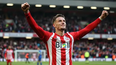 Sunderland drew 1-1 at Brentford in the Premier League, with Enzo Le Fée's late penalty earning a point on a day Kevin...