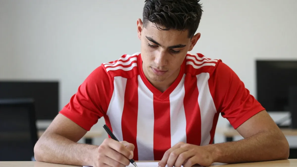 Sunderland have agreed a loan deal for Tottenham's Kevin Danso with a £25m obligation, but face a late hijack from...